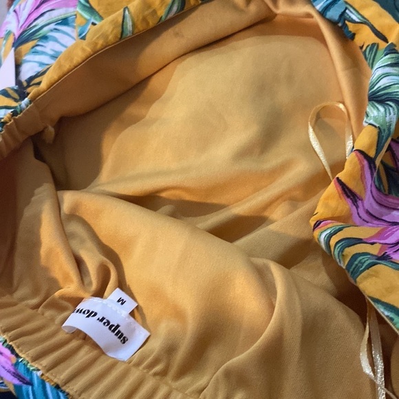 NWT SUPERDOWN FLORAL TROPICAL ROMPER STRAPLESS LINED W/TIE AT WAISTED SZ MED - Picture 13 of 15